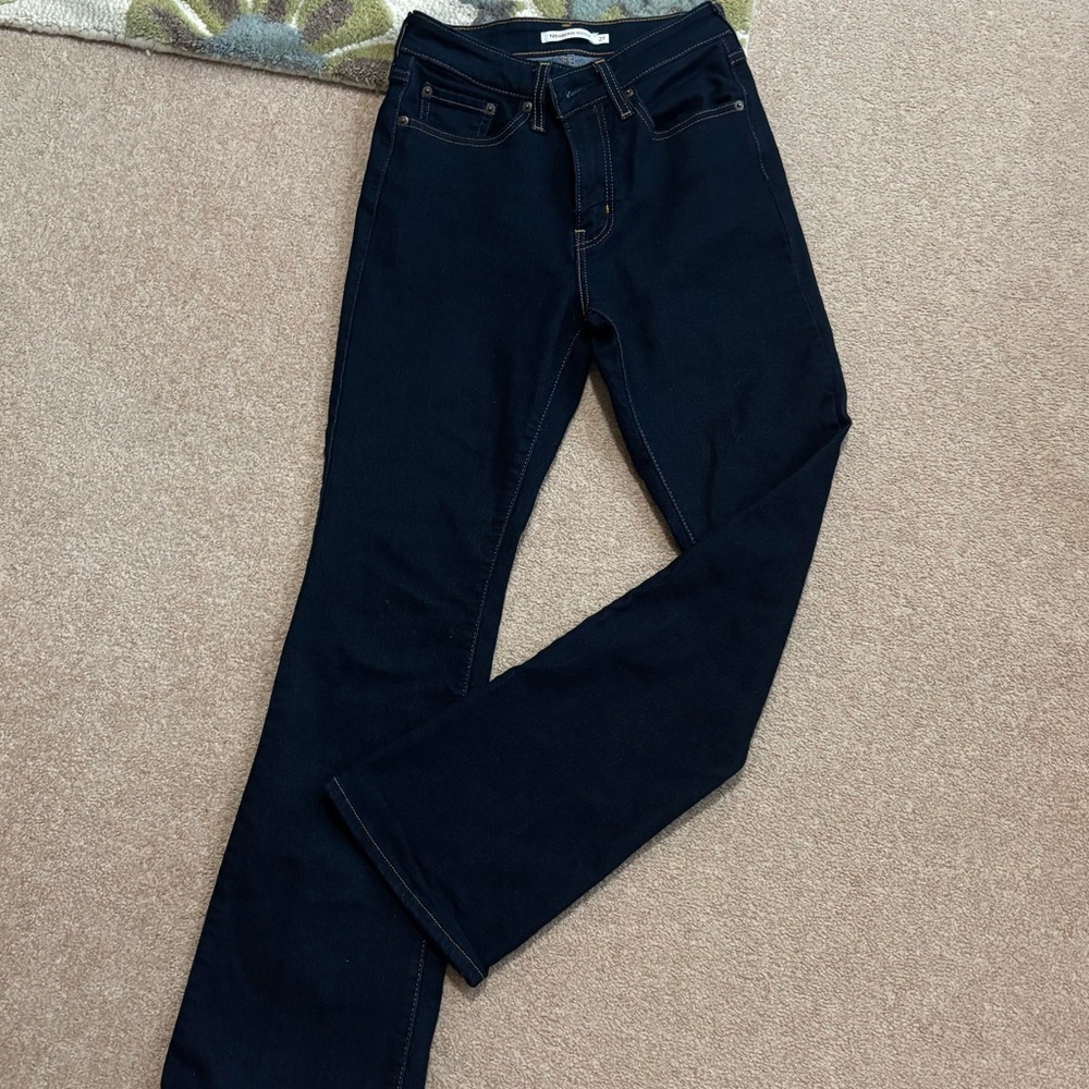 Levi’s 725 High Rise Bootcut Jean Size 27 Length 30